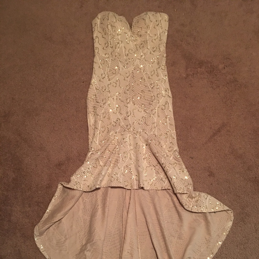 Nice dress color cream size small